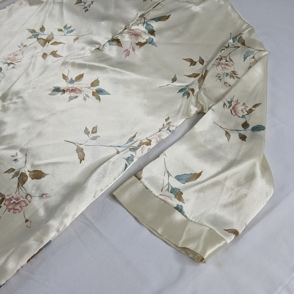 VTG Long Sleeve Floral Satin Cream Long Length Gown - Picture 4 of 12